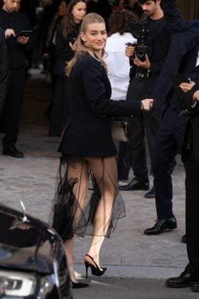 PFW - Georgio Armani Outside Arrivals A guest attends the Georgio Armani Haute Couture Fall Winter 2025 2026 show as part of Paris Fashion Week on July 08, 2025 in Paris, France. Photo by Laurent Zabulon ABACAPRESS.COM Paris France  Copyright: xZabulonxLaurent ABACAx