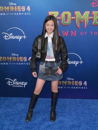 Zombies 4 Dawn of the Vampires Premiere - Los Angeles, USA LOS ANGELES, USA. July 08, 2025: Jiwon Lee at the premiere for Disney s Zombies 4: Dawn of the Vampires . Los Angeles CA USA  Copyright: xPaulxSmith Featureflashx