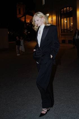 Alex Consani leaving Yves Saint Laurents Le vestiaire des parfums dinner in Paris during Fashion Week on 8 July 2025 Jack Bussat Bestimage Yves Saint Laurent s Le vestiaire des parfums dinner in Paris during Fashion Week on 8 July 2025 Paris France  Copyright: xJackxBussatx xBestimagexJackxBussatx xBestimagex