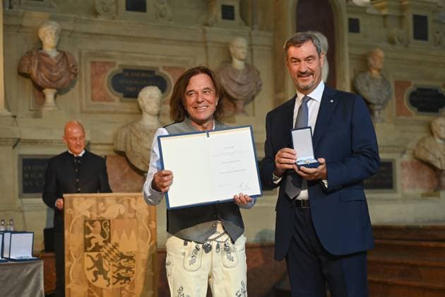 Juergen DREWS Saenger, musician receives the Bavarian Order of Merit from Markus SOEDER, State Premier of Bavaria and CSU Chairman Award of the Bavarian Order of Merit in the Antiquariat of the Residence in Munich on 09 07 2025