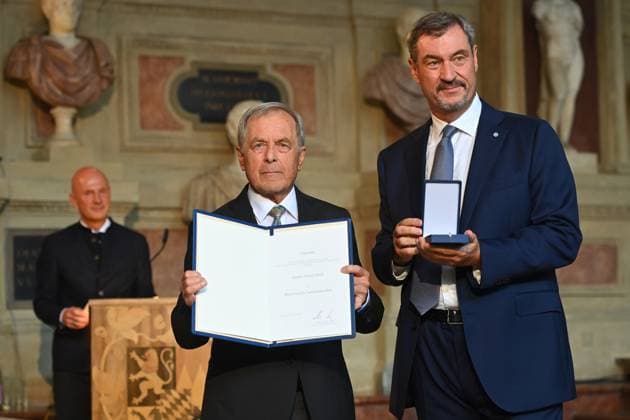 Alfred Fredi HEISS EX soccer player 1860 Munich receives the Bavarian Order of Merit from Markus SOEDER State Premier of Bavaria and CSU Chairman Award of the Bavarian Order of Merit in the Antiquariat of the Residence in Munich on 09 07 2025