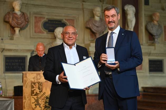 Felix MAGATH receives the Bavarian Order of Merit from Markus SOEDER State Premier of Bavaria and CSU Chairman Bavarian Order of Merit Award Ceremony in the Antiquariat of the Residence in Munich on 09 07 2025