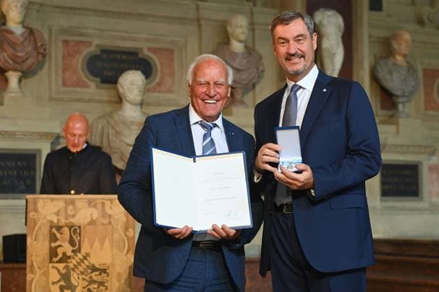 Franz Bulle ROTH receives the Bavarian Order of Merit from Markus SOEDER, State Premier of Bavaria and CSU Chairman Award of the Bavarian Order of Merit in the Antiquariat of the Residence in Munich on 09 07 2025