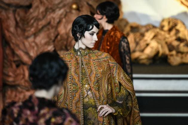 PFW - Franck Sorbier Runway in Paris FA Models walk the runway for a collection by Franck Sorbier as part of Paris Fashion Week at the Pavillon Wagram in Paris, on July 9, 2025. Photo by Firas Abdullah ABACAPRESS.COM Paris Ile-de-France France  Copyright: xAbdullahxFiras ABACAx