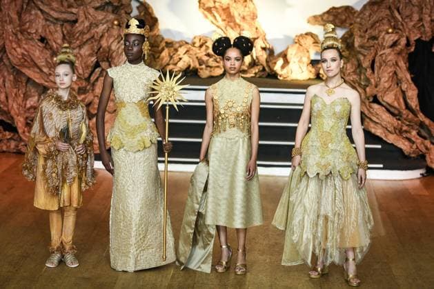 PFW - Franck Sorbier Runway in Paris FA Models walk the runway for a collection by Franck Sorbier as part of Paris Fashion Week at the Pavillon Wagram in Paris, on July 9, 2025. Photo by Firas Abdullah ABACAPRESS.COM Paris Ile-de-France France  Copyright: xAbdullahxFiras ABACAx