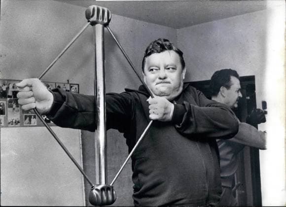 12. Dezember 1966 - Franz Josef Strauß, westdeutscher Finanzminister während des Trainings im Fitnessstudio *** 12 December 1966 Franz Josef Ostrich, West German Minister of Finance during of Trainings at Gym  Copyright: xUnitedxArchivesx xkpaxKeystonex 19661212_baf_k09_101