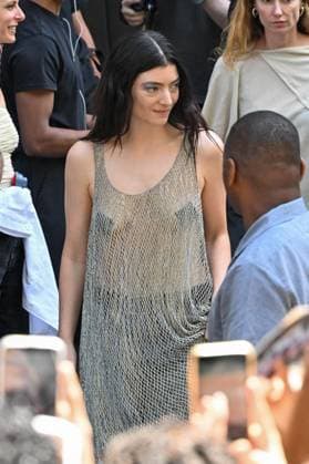 Lorde Arrivals and Exits of the Balenciaga Fall Winter 2025 2026 Haute Couture Collection show during Paris Fashion Week PFW , in Paris, France, on July 9, 2025 Yehiel Chekroune bestimage Arrivals and Exits of the Balenciaga Fall Winter 2025 2026 Haute Couture Collection show during Paris Fashion Week PFW , in Paris, France, on July 9, 2025 Yehiel Chekroune bestimage Paris France  Copyright: xYehielxChekrounex xBestimagexYehielxChekrounex xBestimagex