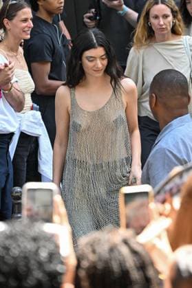 Lorde Arrivals and Exits of the Balenciaga Fall Winter 2025 2026 Haute Couture Collection show during Paris Fashion Week PFW , in Paris, France, on July 9, 2025 Yehiel Chekroune bestimage Arrivals and Exits of the Balenciaga Fall Winter 2025 2026 Haute Couture Collection show during Paris Fashion Week PFW , in Paris, France, on July 9, 2025 Yehiel Chekroune bestimage Paris France  Copyright: xYehielxChekrounex xBestimagexYehielxChekrounex xBestimagex