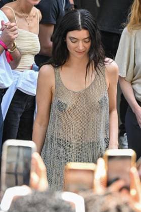Lorde Arrivals and Exits of the Balenciaga Fall Winter 2025 2026 Haute Couture Collection show during Paris Fashion Week PFW , in Paris, France, on July 9, 2025 Yehiel Chekroune bestimage Arrivals and Exits of the Balenciaga Fall Winter 2025 2026 Haute Couture Collection show during Paris Fashion Week PFW , in Paris, France, on July 9, 2025 Yehiel Chekroune bestimage Paris France  Copyright: xYehielxChekrounex xBestimagexYehielxChekrounex xBestimagex