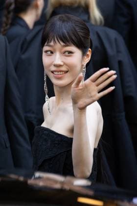 PFW Balenciaga Outside Arrivals NB Roh Yoon Seo arriving at the Balenciaga show as part of Haute Couture Fashion Week on July 09, 2025 in Paris, France. Photo by Nasser Berzane ABACAPRESS.COM Paris France  Copyright: xBerzanexNasser ABACAx