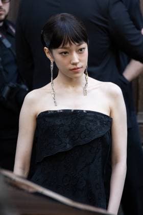 PFW Balenciaga Outside Arrivals NB Roh Yoon Seo arriving at the Balenciaga show as part of Haute Couture Fashion Week on July 09, 2025 in Paris, France. Photo by Nasser Berzane ABACAPRESS.COM Paris France  Copyright: xBerzanexNasser ABACAx