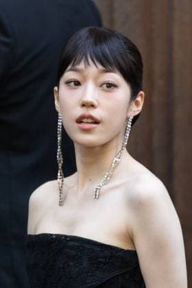 PFW Balenciaga Outside Arrivals NB Roh Yoon Seo arriving at the Balenciaga show as part of Haute Couture Fashion Week on July 09, 2025 in Paris, France. Photo by Nasser Berzane ABACAPRESS.COM Paris France  Copyright: xBerzanexNasser ABACAx