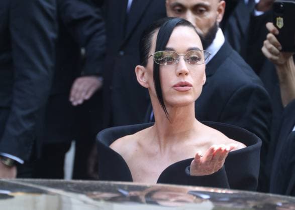 Katy Perry Arrivals at Balenciaga Collection Haute Couture Fall Winter 2025 2026 fashion show during Paris Fashion Week PFW , on July 9th, 2025 Denis Guignebourg Bestimage Celebrities at Balenciaga Collection fashion show, during Paris Fashion Week, on July 9th, 2025 Paris France  Copyright: xDenisxGuignebourgx xBestimagexDenisxGuignebourgx xBestimagex
