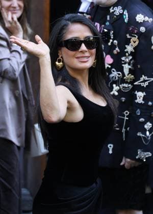 Salma Hayek Pinault Arrivals at Balenciaga Collection Haute Couture Fall Winter 2025 2026 fashion show during Paris Fashion Week PFW , on July 9th, 2025 Denis Guignebourg Bestimage Celebrities at Balenciaga Collection fashion show, during Paris Fashion Week, on July 9th, 2025 Paris France  Copyright: xDenisxGuignebourgx xBestimagexDenisxGuignebourgx xBestimagex