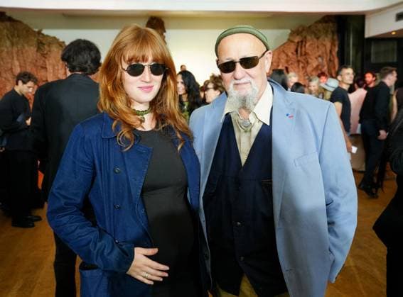 Charlélie Couture and her pregnant daughter Yamée on the front row at the Franck Sorbier Haute Couture Fall Winter 2025 2026 Collection show during Paris Fashion Week PFW , at Pavillon Cambon, in Paris, France, on July 9, 2025 Anne Sophie Guebey Bestimage Front row at the Franck Sorbier Haute Couture Fall Winter 2025 2026 Collection show during Paris Fashion Week PFW , at Pavillon Cambon, in Paris, France, on July 9, 2025 Anne Sophie Guebey Bestimage Paris France  Copyright: xAnne-SophiexGuebeyx xBestimagexAnne-SophiexGuebeyx xBestimagex