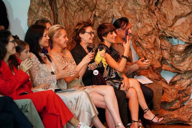 Nathalie Roussel au front row au défilé Franck Sorbier Collection Haute Couture Automne Hiver 2025 2026 lors de la Fashion Week de Paris PFW , au Pavillon Cambon, à Paris, France, le 9 juillet 2025 Anne Sophie Guebey Bestimage Front row at the Franck Sorbier Haute Couture Fall Winter 2025 2026 Collection show during Paris Fashion Week PFW , at Pavillon Cambon, in Paris, France, on July 9, 2025 Anne Sophie Guebey Bestimage Paris France  Copyright: xAnne-SophiexGuebeyx xBestimagexAnne-SophiexGuebeyx xBestimagex