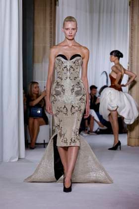 Défilé Ashi Studio Collection Haute Couture Automne Hiver 2025 2026 lors de la Fashion Week de Paris PFW , France, le 8 juillet 2025 Runway during the Ashi Studio Haute Couture Fall Winter 2025 2026 show as part of Paris Fashion Week on July 08, 2025 in Paris, France Paris France  Copyright: xAgencex xBestimagexAgencex xBestimagex