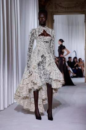 Défilé Ashi Studio Collection Haute Couture Automne Hiver 2025 2026 lors de la Fashion Week de Paris PFW , France, le 8 juillet 2025 Runway during the Ashi Studio Haute Couture Fall Winter 2025 2026 show as part of Paris Fashion Week on July 08, 2025 in Paris, France Paris France  Copyright: xAgencex xBestimagexAgencex xBestimagex