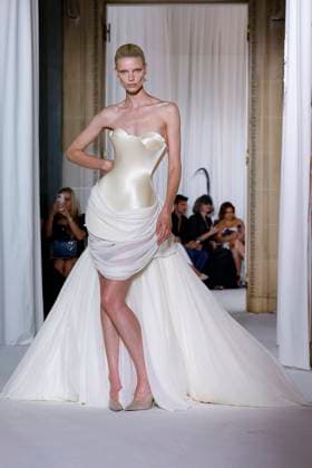 Défilé Ashi Studio Collection Haute Couture Automne Hiver 2025 2026 lors de la Fashion Week de Paris PFW , France, le 8 juillet 2025 Runway during the Ashi Studio Haute Couture Fall Winter 2025 2026 show as part of Paris Fashion Week on July 08, 2025 in Paris, France Paris France  Copyright: xAgencex xBestimagexAgencex xBestimagex