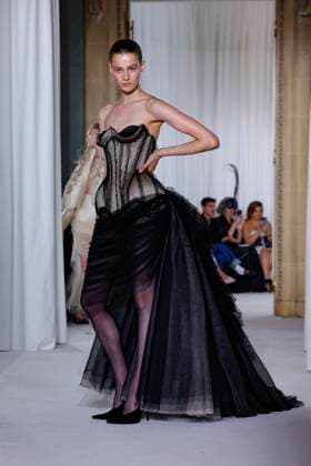 Défilé Ashi Studio Collection Haute Couture Automne Hiver 2025 2026 lors de la Fashion Week de Paris PFW , France, le 8 juillet 2025 Runway during the Ashi Studio Haute Couture Fall Winter 2025 2026 show as part of Paris Fashion Week on July 08, 2025 in Paris, France Paris France  Copyright: xAgencex xBestimagexAgencex xBestimagex