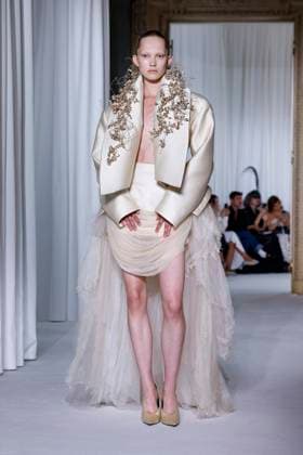 Défilé Ashi Studio Collection Haute Couture Automne Hiver 2025 2026 lors de la Fashion Week de Paris PFW , France, le 8 juillet 2025 Runway during the Ashi Studio Haute Couture Fall Winter 2025 2026 show as part of Paris Fashion Week on July 08, 2025 in Paris, France Paris France  Copyright: xAgencex xBestimagexAgencex xBestimagex