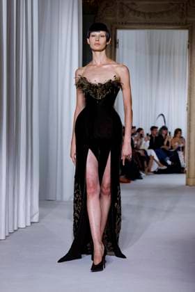 Défilé Ashi Studio Collection Haute Couture Automne Hiver 2025 2026 lors de la Fashion Week de Paris PFW , France, le 8 juillet 2025 Runway during the Ashi Studio Haute Couture Fall Winter 2025 2026 show as part of Paris Fashion Week on July 08, 2025 in Paris, France Paris France  Copyright: xAgencex xBestimagexAgencex xBestimagex