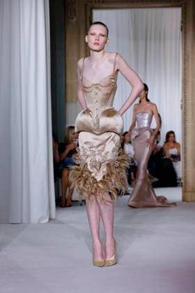 Défilé Ashi Studio Collection Haute Couture Automne Hiver 2025 2026 lors de la Fashion Week de Paris PFW , France, le 8 juillet 2025 Runway during the Ashi Studio Haute Couture Fall Winter 2025 2026 show as part of Paris Fashion Week on July 08, 2025 in Paris, France Paris France  Copyright: xAgencex xBestimagexAgencex xBestimagex