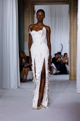 Défilé Ashi Studio Collection Haute Couture Automne Hiver 2025 2026 lors de la Fashion Week de Paris PFW , France, le 8 juillet 2025 Runway during the Ashi Studio Haute Couture Fall Winter 2025 2026 show as part of Paris Fashion Week on July 08, 2025 in Paris, France Paris France  Copyright: xAgencex xBestimagexAgencex xBestimagex