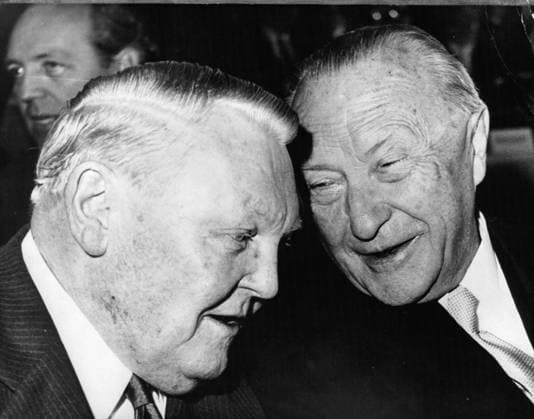 4. April 1967 - Dr. Adenauer, der ehemalige deutsche Kanzler, starb heute im Alter von 91 Jahren. Bild aus dem Archiv zeigt Dr. Adenauer mit Ludwig Erhard. Keystone AX 759664 (Bildnachweis:? Keystone Press Agency ZUMA Press Wire) *** 4 April 1967 Dr Adenauer, the former German Chancellor, died Today at Age from 91 Years Picture from the Archive shows Dr Adenauer with Ludwig Erhard Keystone AX 759664 Picture credits Keystone Press Agency Zuma Press Wire  Copyright: xUnitedxArchivesx xkpaxKeystonex 19670404_baf_k09_144