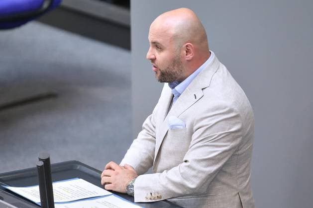 Berlin, Deutschland, 09.07.2025: Deutscher Bundestag: 17. Bundestagssitzung - Haushaltswoche: Markus Frohnmaier, AfD *** Berlin, Germany, 09 07 2025 German Bundestag 17 Bundestag session Budget week Markus Frohnmaier, AfD Copyright: xdtsxNachrichtenagenturx dts_74260