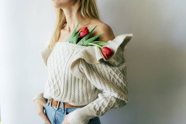 Creative Highlights Symbolbilder Nahaufnahme von Tulpen schmücken eine Frau. Natürliche Blumen kreative Dekoration. Internationaler Frauentag Nahaufnahme von Tulpen schmücken eine Frau. Natürliche Blumen kreative Dekoration. Internationaler Frauentag Copyright: imageBROKER TITOVAxILONA ibxiqx14180709.jpg ,model released, Symbolfoto ,property released