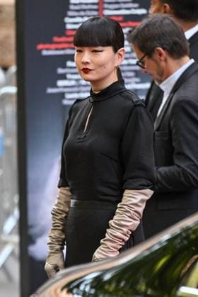 PFW Margiela Outside Arrivals Kozue Akimoto arriving at the Margiela show as part of Haute Couture Fashion Week in Paris, France on July, 9, 2025. Photo by Julien Reynaud APS-Medias ABACAPRESS.COM Paris France  Copyright: xReynaudxJulien APS-Medias ABACAx