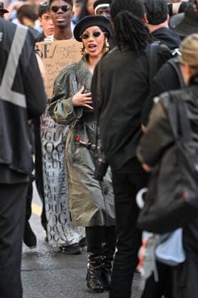PFW Margiela Outside Arrivals Cardi B arriving at the Margiela show as part of Haute Couture Fashion Week in Paris, France on July, 9, 2025. Photo by Julien Reynaud APS-Medias ABACAPRESS.COM Paris France  Copyright: xReynaudxJulien APS-Medias ABACAx