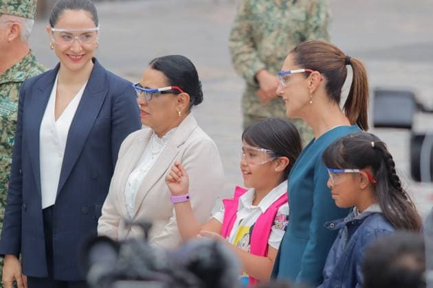 (L-R) Mexico s Culture Minister Claudia Curiel de Icaza, MexicoÃ¢â‚¬â ¢s Minister of the Interior Rosa Icela RodroÂ­guez and MexicoÃ¢â‚¬â ¢s President Claudia Sheinbaum Pardo, accompanied by children during the ceremony of the International Day for the Destruction of Firearms, 2,090 weapons were seized and destroyed at Basilica of Guadalupe. on July 9, 2025 in Mexico City, Mexico. Mexico City Mexico - ZUMAe321 20250709_zia_e321_048 Copyright: xCarlosxSantiagox