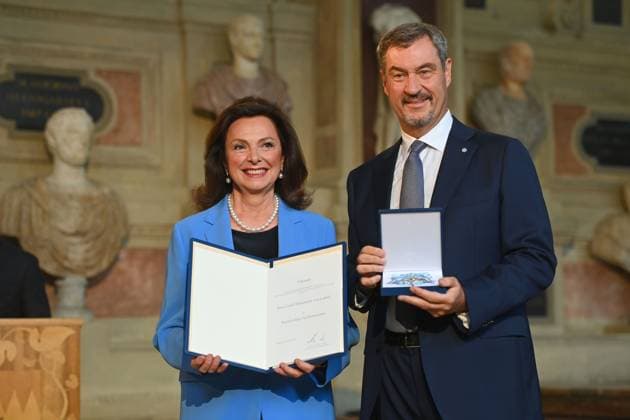 Uschi DAEMMRICH VON LUTTITZ receives the Bavarian Order of Merit from Markus SOEDER, State Premier of Bavaria and Chairman of the CSU Award of the Bavarian Order of Merit in the Antiquariat of the Residence in Munich on 09 07 2025