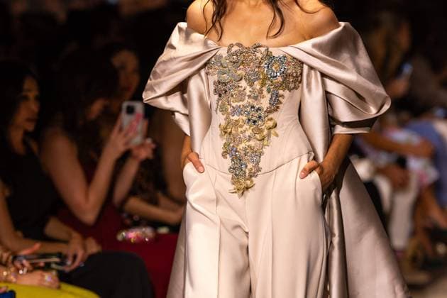 PFW - Elie Saab Runway A model walks the runway at the Elie Saab Haute Couture Fall Winter 2025-2026 show, as part of Paris Fashion Week in Paris, France on July 9, 2025. Photo by Ammar Abd Rabbo ABACAPRESS.COM Paris France  Copyright: xAbdxRabboxAmmar ABACAx