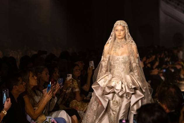 PFW - Elie Saab Runway A model walks the runway at the Elie Saab Haute Couture Fall Winter 2025-2026 show, as part of Paris Fashion Week in Paris, France on July 9, 2025. Photo by Ammar Abd Rabbo ABACAPRESS.COM Paris France  Copyright: xAbdxRabboxAmmar ABACAx