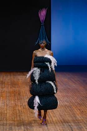 Viktor and Rolf Haute Couture Fall Winter 2025 2026 Collection show during Paris Fashion Week, July 9th, 2025 Viktor and Rolf Fashion Show Haute Couture Fall Winter 2025 2026 Collection , during Paris Fashion Week June 9th, 2025 Paris France  Copyright: xAgencex xBestimagexAgencex xBestimagex