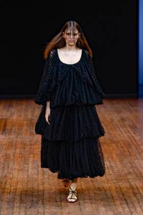 Viktor and Rolf Haute Couture Fall Winter 2025 2026 Collection show during Paris Fashion Week, July 9th, 2025 Viktor and Rolf Fashion Show Haute Couture Fall Winter 2025 2026 Collection , during Paris Fashion Week June 9th, 2025 Paris France  Copyright: xAgencex xBestimagexAgencex xBestimagex