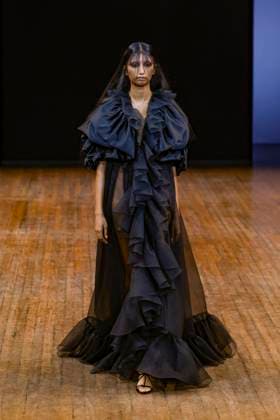 Viktor and Rolf Haute Couture Fall Winter 2025 2026 Collection show during Paris Fashion Week, July 9th, 2025 Viktor and Rolf Fashion Show Haute Couture Fall Winter 2025 2026 Collection , during Paris Fashion Week June 9th, 2025 Paris France  Copyright: xAgencex xBestimagexAgencex xBestimagex