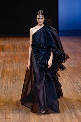 Viktor and Rolf Haute Couture Fall Winter 2025 2026 Collection show during Paris Fashion Week, July 9th, 2025 Viktor and Rolf Fashion Show Haute Couture Fall Winter 2025 2026 Collection , during Paris Fashion Week June 9th, 2025 Paris France  Copyright: xAgencex xBestimagexAgencex xBestimagex