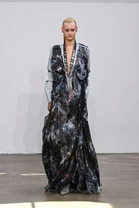 Yuima Nakazato Fashion Show Haute Couture Fall Winter 2025 2026 Collection during Paris Fashion Week, July 9th, 2025 Yuima Nakazato Fashion Show Haute Couture Fall Winter 2025 2026 Collection , during Paris Fashion Week June 9th, 2025 Paris France  Copyright: xAgencex xBestimagexAgencex xBestimagex
