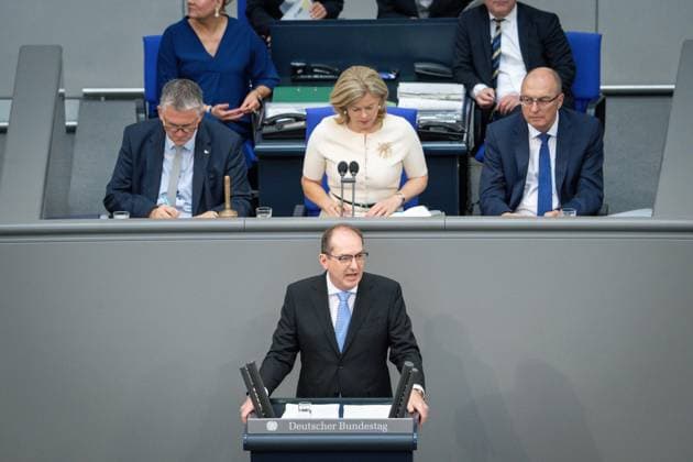News Themen der Woche KW28 Deutscher Bundestag, 18. Plenarsitzung Alexander Dobrindt, Bundesminister des Innern bei seiner Rede und dem Praesidium im Hintergrund zur Generaldebatte zum Hausalt des Resorts Inneres bei der 18. Sitzung des Deutschen Bundestag in Berlin, 10.07.2025 Berlin Berlin Deutschland *** German Bundestag, 18 Plenary Session Alexander Dobrindt, Federal Minister of the Interior during his speech and the presidium in the background to the general debate on the budget for the Interior at the 18th session of the German Bundestag in Berlin, 10 07 2025 Berlin Berlin Germany