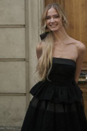 Lara Cosima at Viktor Rolf Haute Couture Fall Winter 2025 2026 Collection fashion show, during Paris Fashion Week on july 9th 2025 Julien Sarkissian Bestimage Celebrities at Viktor Rolf Haute Couture Fall Winter 2025 2026 Collection fashion show, during Paris Fashion Week on july 9th 2025 Paris France  Copyright: xJulienxSarkissianx xBestimagexJulienxSarkissianx xBestimagex