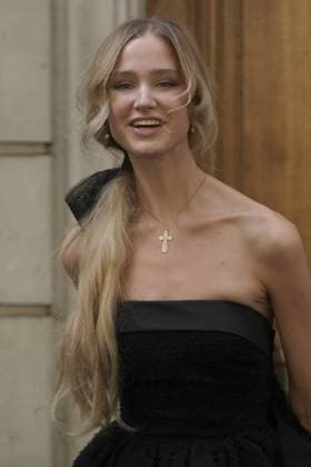 Lara Cosima at Viktor Rolf Haute Couture Fall Winter 2025 2026 Collection fashion show, during Paris Fashion Week on july 9th 2025 Julien Sarkissian Bestimage Celebrities at Viktor Rolf Haute Couture Fall Winter 2025 2026 Collection fashion show, during Paris Fashion Week on july 9th 2025 Paris France  Copyright: xJulienxSarkissianx xBestimagexJulienxSarkissianx xBestimagex