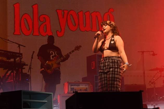 Lola Young performing at Glastonbury Festival SHEPTON MALLET, ENGLAND - JUNE 27: Lola Young performing at Glastonbury Festival, Worthy Farm, Pilton, on June 27, 2025 in Shepton Mallet, England. CAP MAR MAR Great Britain Copyright: xMartinxHarris CapitalxPicturesx