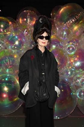 Diane Pernet au défilé Germanier Haute Couture Automne Hiver 2025 2026 dans le cadre de la Fashion Week de Paris PFW , Palais de Tokyo, France, le 10 Juillet 2025 Jeremy Melloul Bestimage Celebs arrive at the Germanier Haute Couture Fall Winter 2025 2026 show as part of Paris Fashion Week PFW , in Paris, France, on July 7, 2025 Paris France  Copyright: xJeremyxMelloulx xBestimagexJeremyxMelloulx xBestimagex