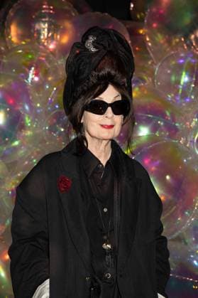 Diane Pernet au défilé Germanier Haute Couture Automne Hiver 2025 2026 dans le cadre de la Fashion Week de Paris PFW , Palais de Tokyo, France, le 10 Juillet 2025 Jeremy Melloul Bestimage Celebs arrive at the Germanier Haute Couture Fall Winter 2025 2026 show as part of Paris Fashion Week PFW , in Paris, France, on July 7, 2025 Paris France  Copyright: xJeremyxMelloulx xBestimagexJeremyxMelloulx xBestimagex