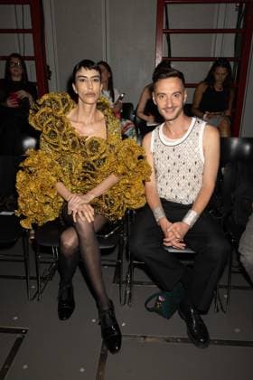 Thai de Melo, Thomas Jolly au défilé Germanier Haute Couture Automne Hiver 2025 2026 dans le cadre de la Fashion Week de Paris PFW , Palais de Tokyo, France, le 10 Juillet 2025 Jeremy Melloul Bestimage Celebs arrive at the Germanier Haute Couture Fall Winter 2025 2026 show as part of Paris Fashion Week PFW , in Paris, France, on July 7, 2025 Paris France  Copyright: xJeremyxMelloulx xBestimagexJeremyxMelloulx xBestimagex