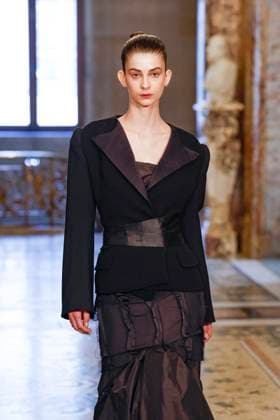 Peet Dullaert Fashion Show Haute Couture Fall Winter 2025 2026 Collection during Paris Fashion Week July 10th, 2025 Peet Dullaert Fashion Show Haute Couture Fall Winter 2025 2026 Collection , during Paris Fashion Week July 10th, 2025 Paris France  Copyright: xAgencex xBestimagexAgencex xBestimagex